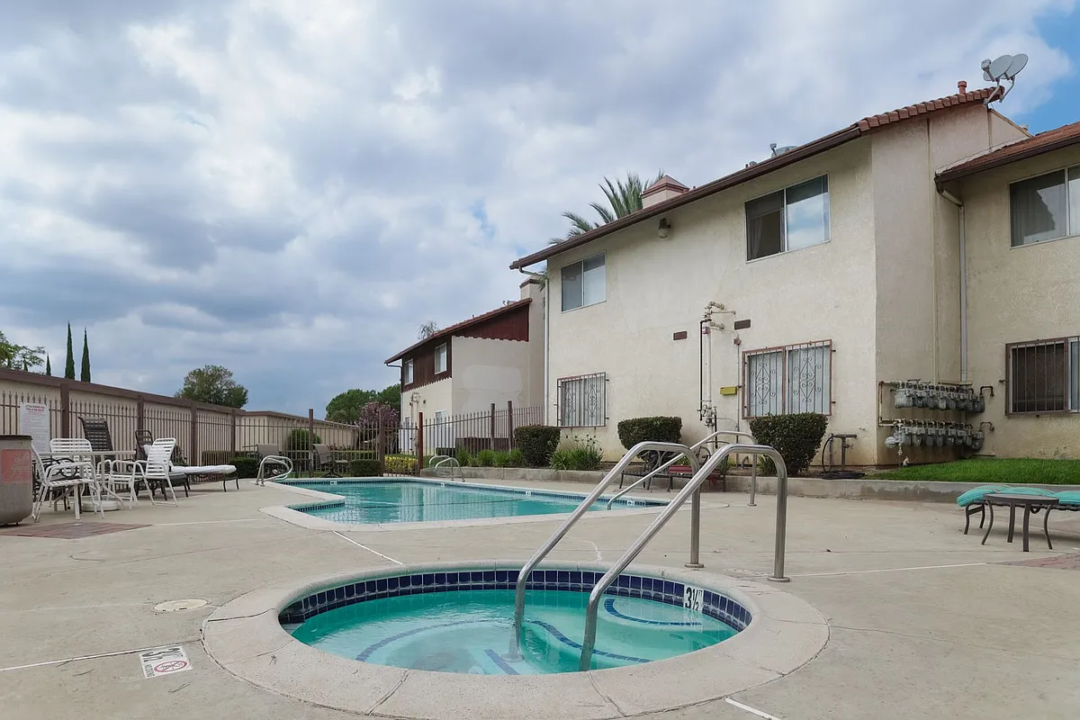 Building Photo - 3880 W Jacinto View Dr #A