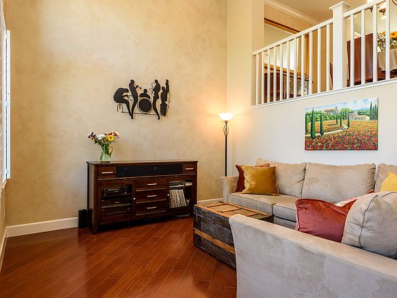 3rd image of 211 Satuma Dr