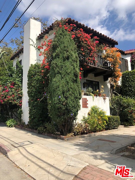 1st image of 2590 N Beachwood Dr