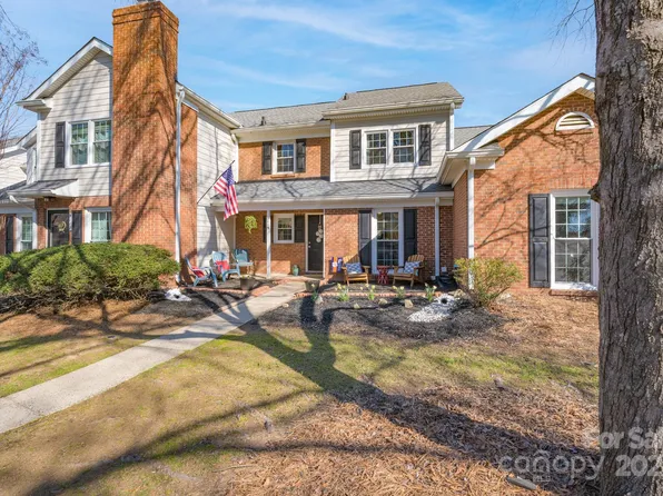9119 N Vicksburg Park Ct, Charlotte, NC 28210