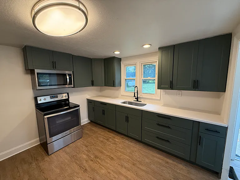 304 E Main St — Photo 6