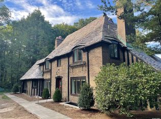 8 Valley Rd, Locust Valley, NY 11560