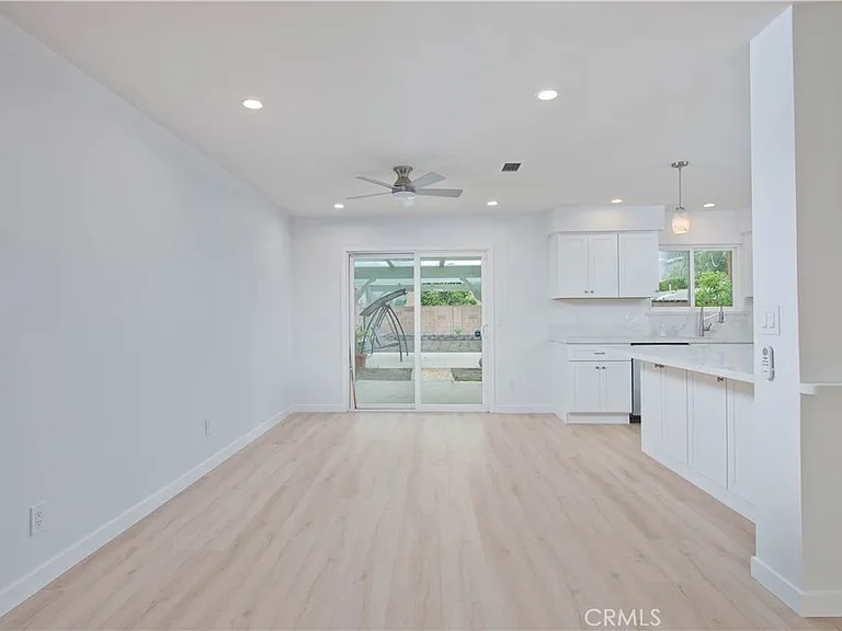 10533 Hillview Ave — Photo 8