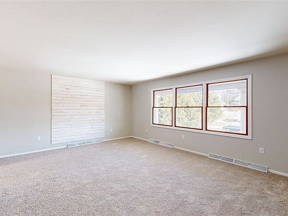 4th image of 417 Waverly St