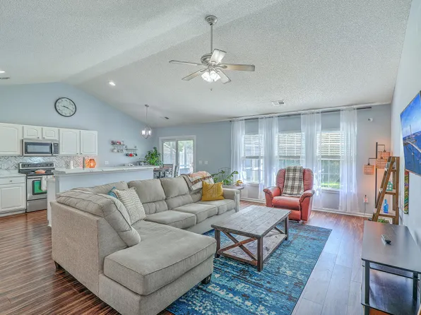 210 Delafield Dr, Summerville, SC 29483