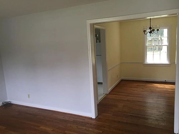 3rd image of 1011 Willow Lawn Dr