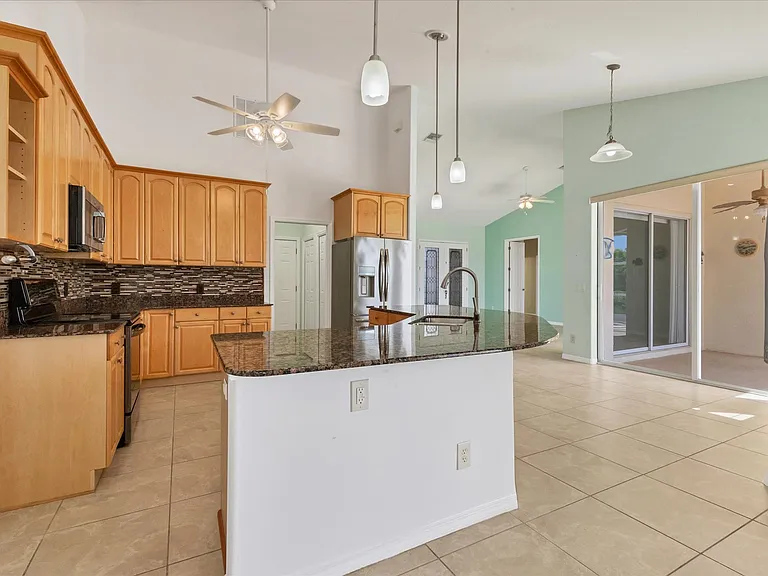 15077 Acorn Cir — Photo 8