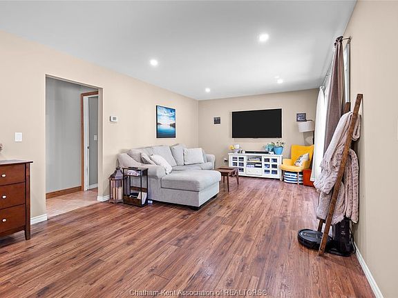 3rd image of 8600 Legue St