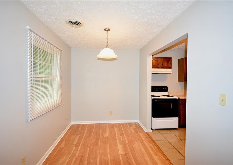 2nd image of 115 N Main St #7