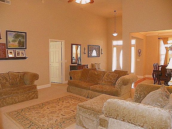 4th image of 6 Mellis Ln