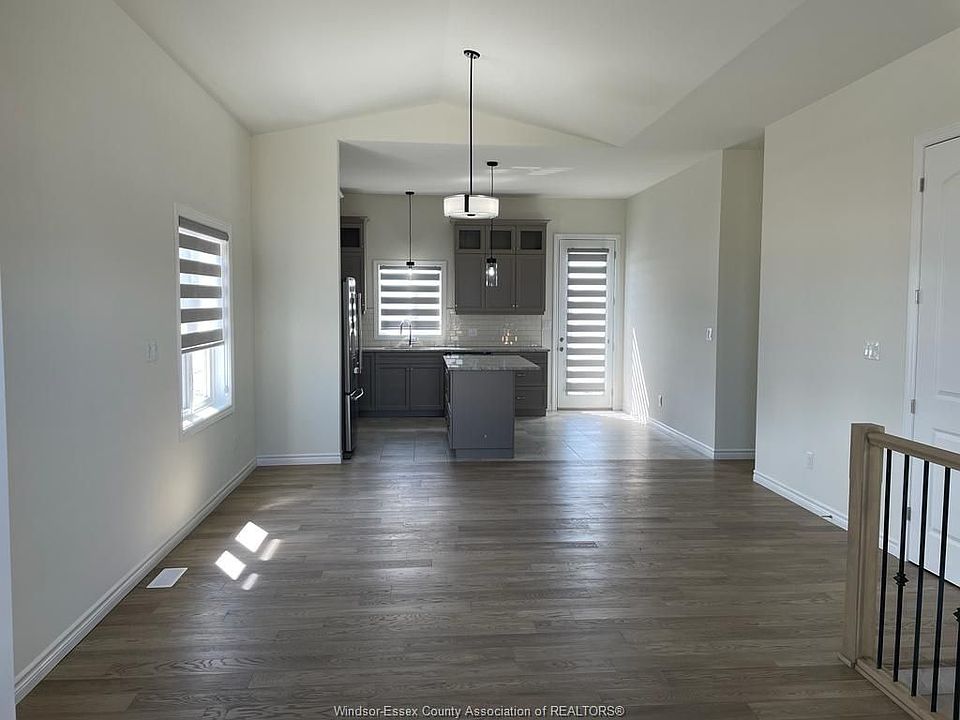 2nd image of 1176 Aspen Ridge Cres