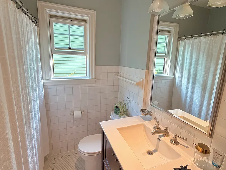 1828 NE Ravenna Blvd — Photo 12
