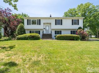 204 Maple St, Middlesex, NJ 08846