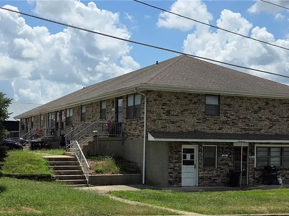 907 W 29th St, Higginsville, MO 64037