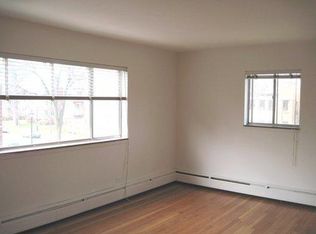 2522 Central St APT 1S, Evanston, IL 60201