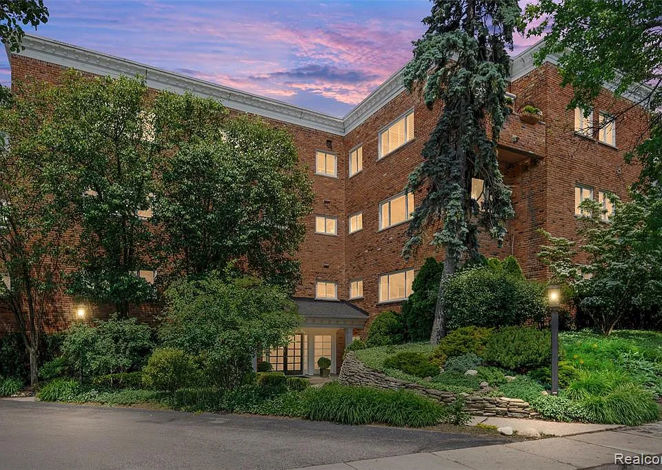 450 Oak Ave #100