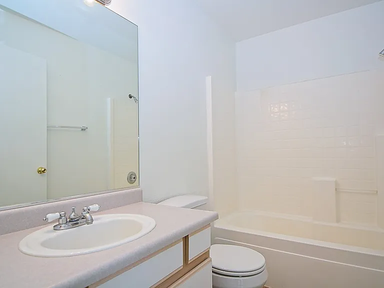424 Valley Cir #D — Photo 13