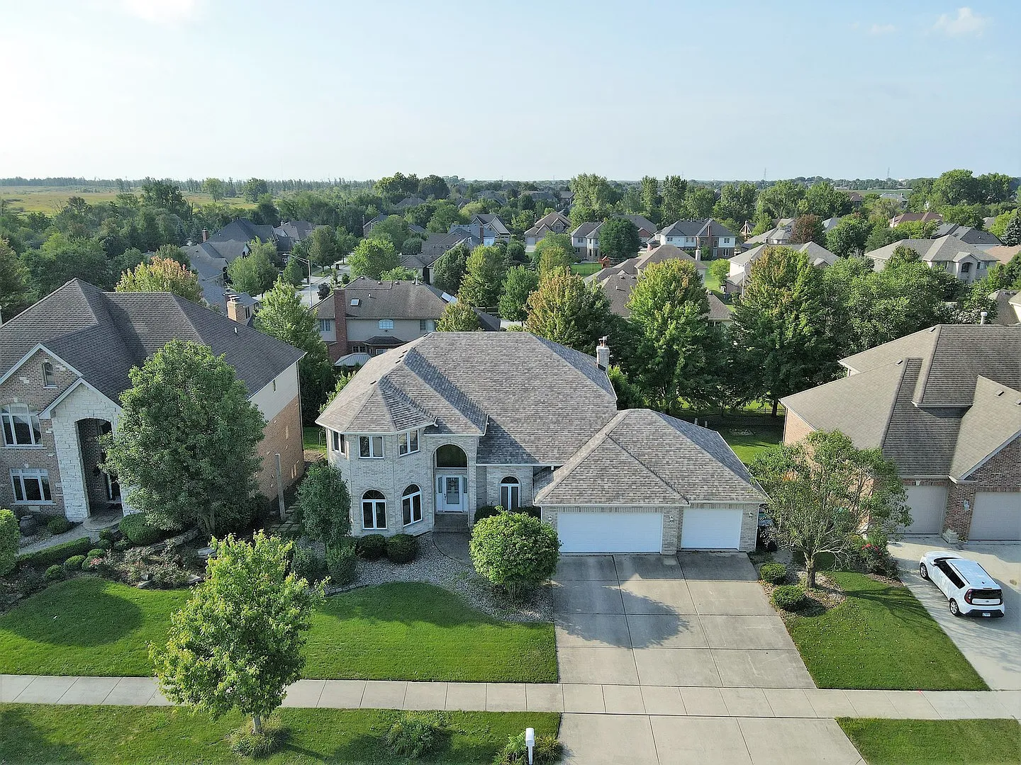 10425 Emerald Ave photo 1