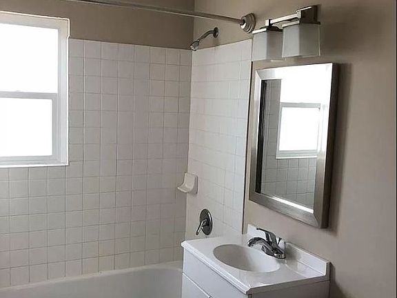 4th image of 300 Dunster Dr APT 3