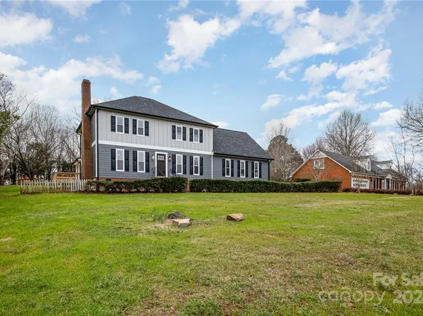 8823 Dartmoor Pl, Mint Hill, NC 28227