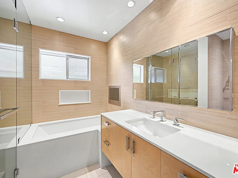 9512 Duxbury Ln — Photo 22