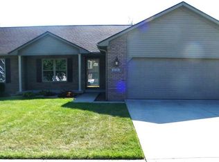 6126 E Meadow Ridge Rd, Columbus, IN 47203