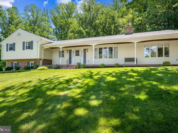 6 Stonehurst Rd, Phoenix, MD 21131
