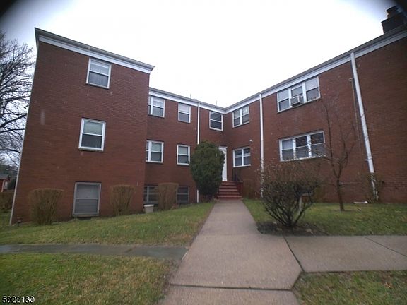 2nd image of 284 Claremont Ave #B9-2