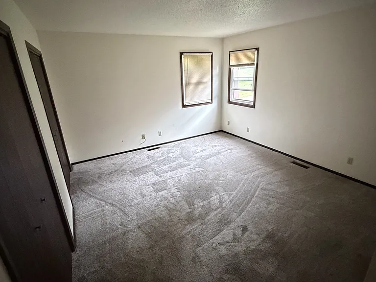 512 Breezy Point Dr #4 — Photo 3