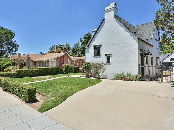 3rd image of 423 E Rosewood Ct