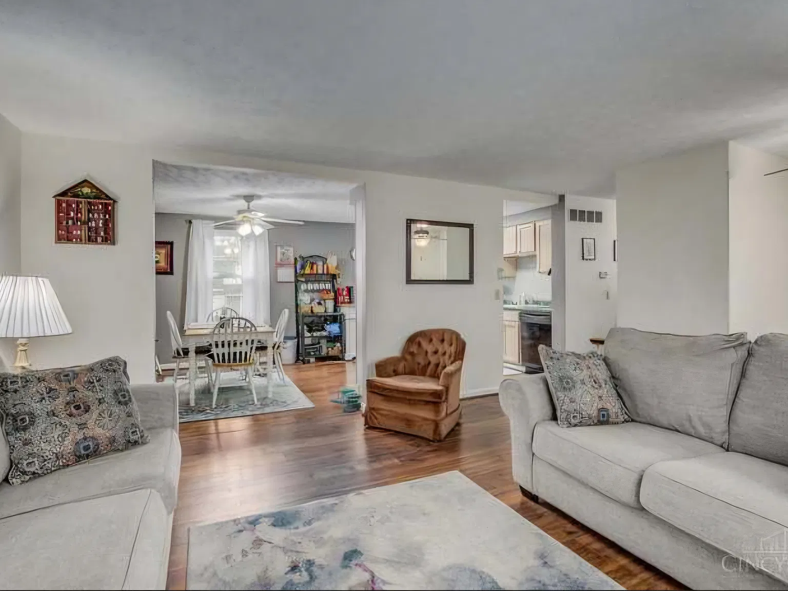 3 bed, 1.5 bath, 1484 sqft, $2,100 — Photo 4