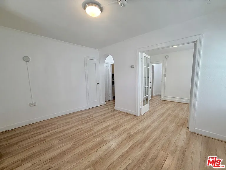 934 1/2 S Berendo St — Photo 3