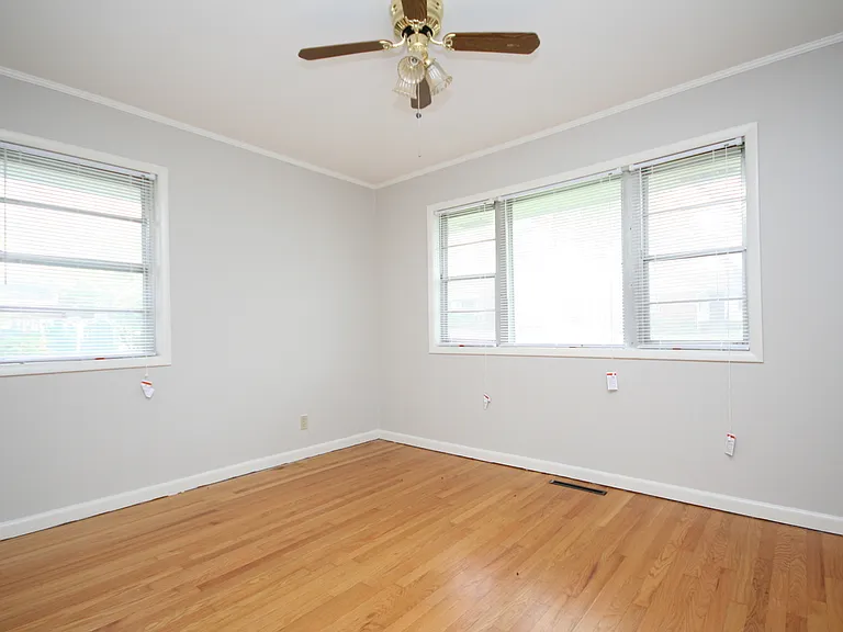 417 Greenacres Dr NW — Photo 9