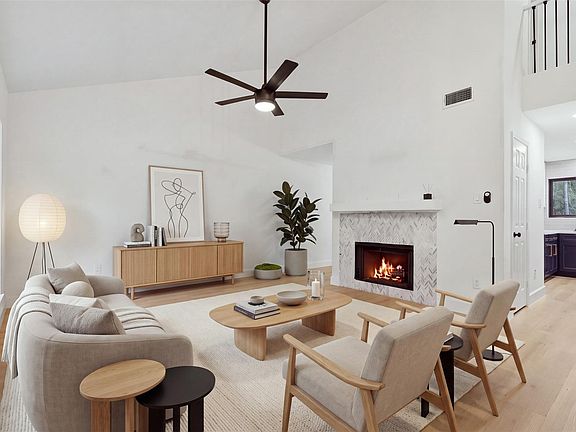 3rd image of 15 Cricket Hollow Pl