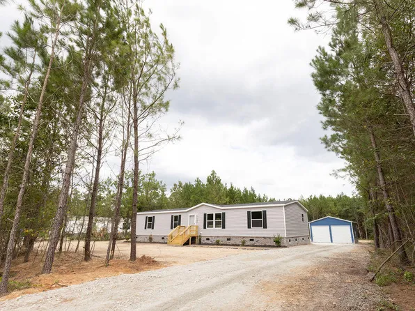 1006 Universal Cir, Saint Stephen, SC 29479