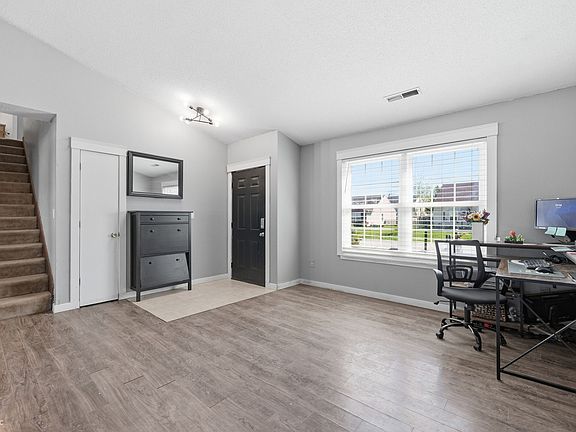 4th image of 38 Lasalle Ln