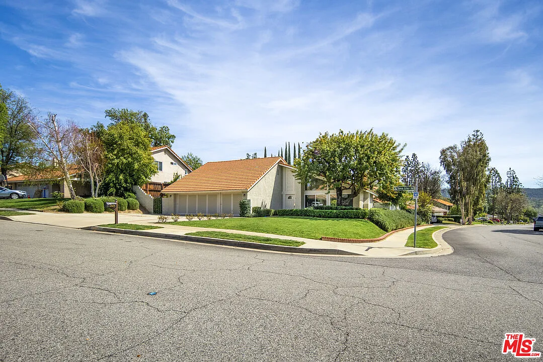 4 bed, 2.0 bath, 1989 sqft, $7,000 — Photo 1