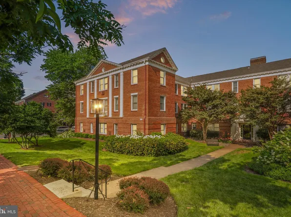 906 S Washington St APT 311, Alexandria, VA 22314