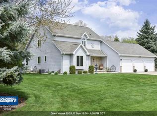 104 Lamine Ln, Combined Locks, WI 54113