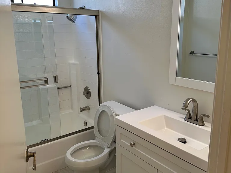 1536 S Saltair Ave #104 — Photo 10