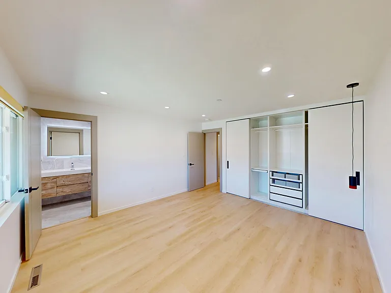 1257 Sleepy Hollow Ln — Photo 24