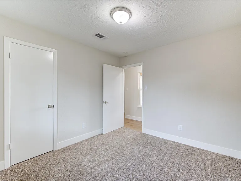 328 Meadow Wood Ct — Photo 16