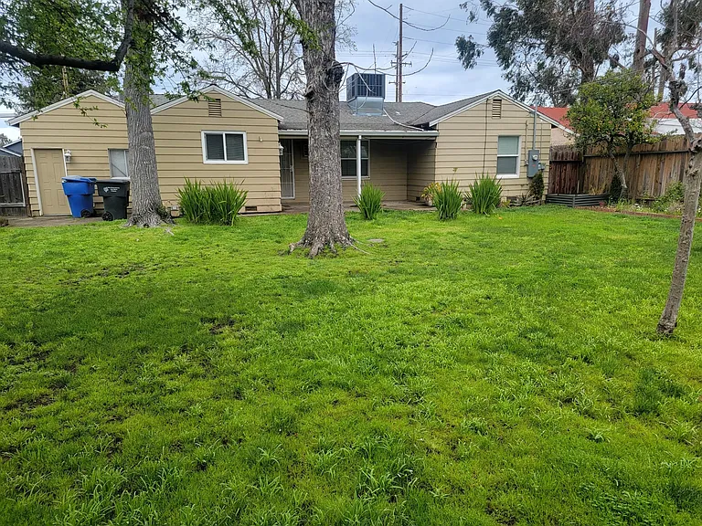6324 Fruitridge Rd — Photo 15