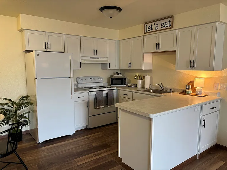 Westridge Apartments — Photo 10