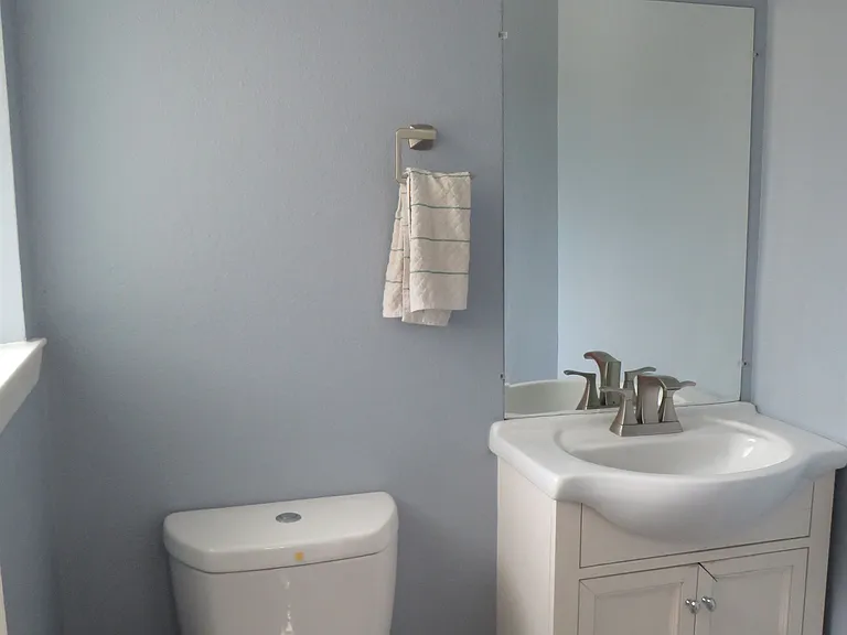 1026 Thomas St — Photo 12