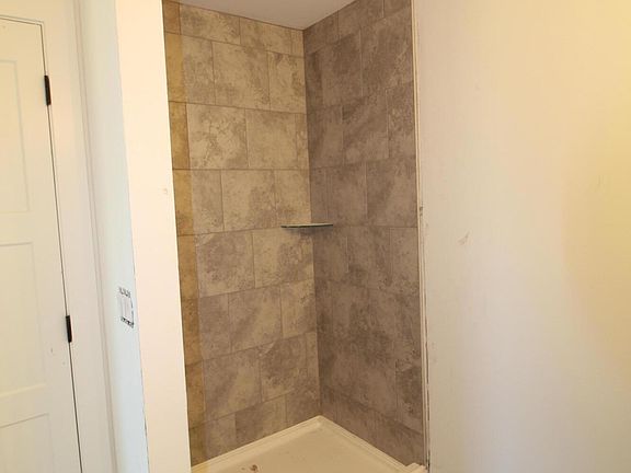 4th image of 11004 Pheasant Hill Cir