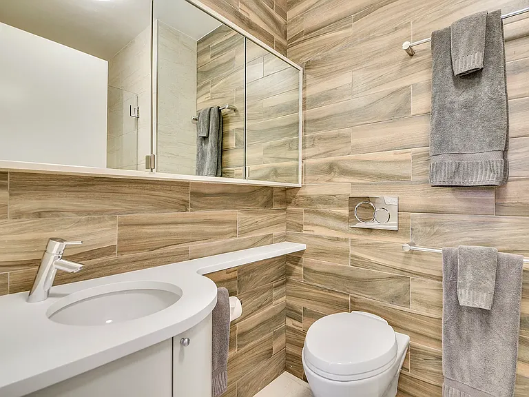 206 E 20th St #TOWNHOUSE — Photo 11