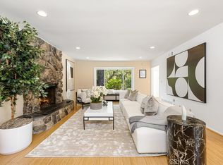 6101 Shirley Ave, Tarzana, CA 91356