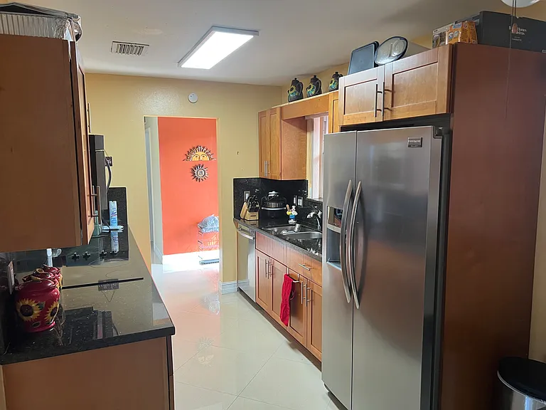 6621 SW 5th St — Photo 9