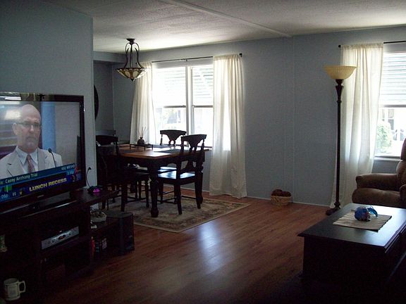 5th image of 20 Orangewood Dr